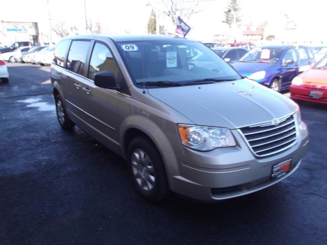 Chrysler Town and Country 4dr Sdn 4.3L 4matic AWD Sedan MiniVan