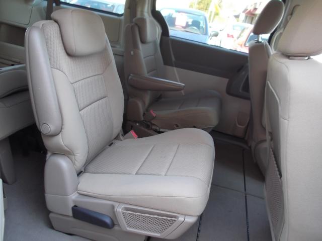 Chrysler Town and Country 2009 photo 4