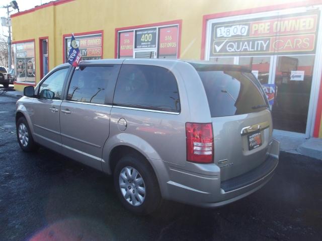 Chrysler Town and Country 2009 photo 1