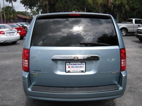Chrysler Town and Country 2009 photo 3