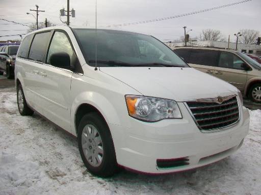 Chrysler Town and Country 2009 photo 2
