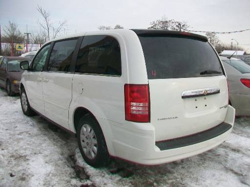Chrysler Town and Country 2009 photo 3