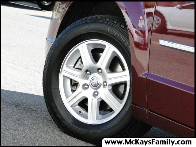 Chrysler Town and Country 2009 photo 3