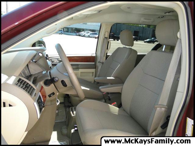 Chrysler Town and Country 2009 photo 4