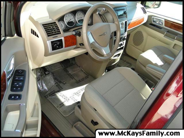 Chrysler Town and Country 2009 photo 5