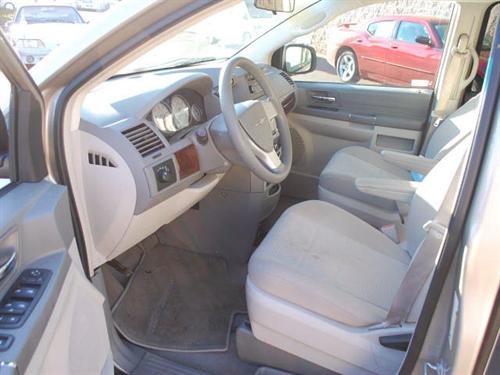 Chrysler Town and Country 2009 photo 4