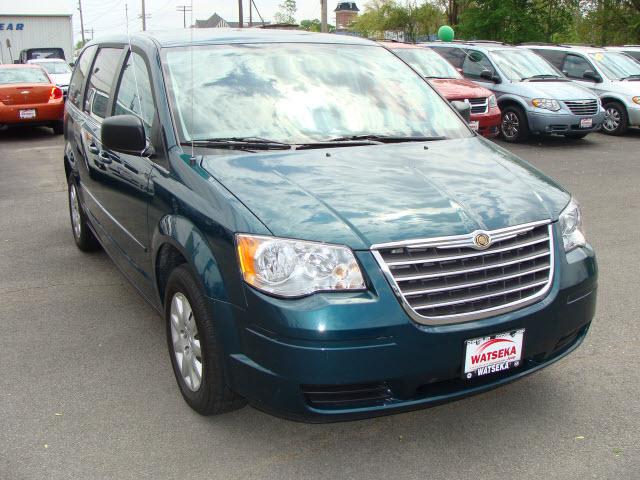 Chrysler Town and Country 2009 photo 2
