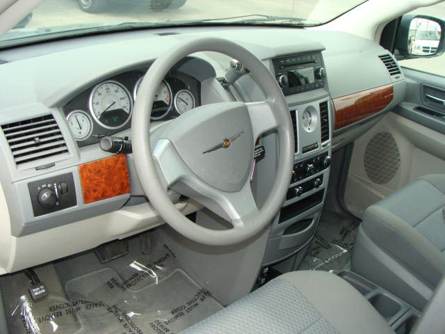 Chrysler Town and Country 2009 photo 4