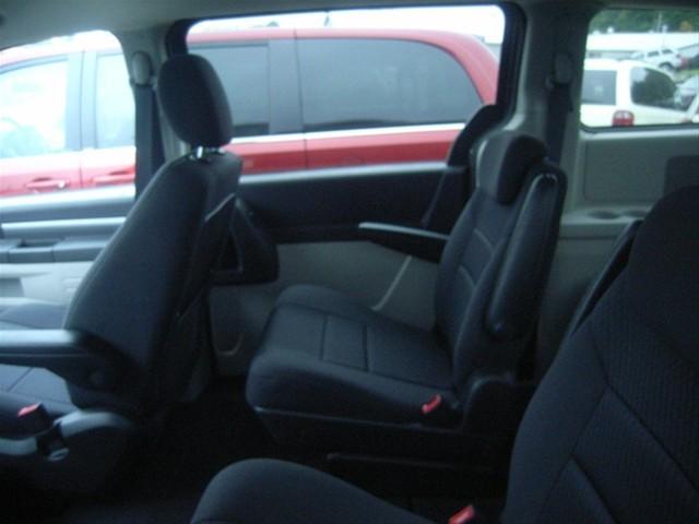 Chrysler Town and Country 2009 photo 3