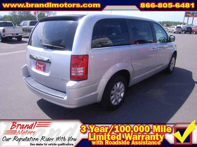 Chrysler Town and Country 2009 photo 3