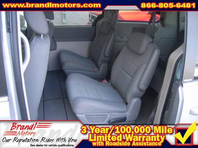Chrysler Town and Country 2009 photo 5