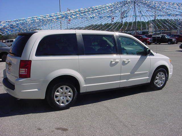 Chrysler Town and Country 2009 photo 3