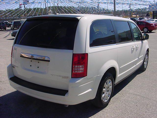 Chrysler Town and Country 2009 photo 4