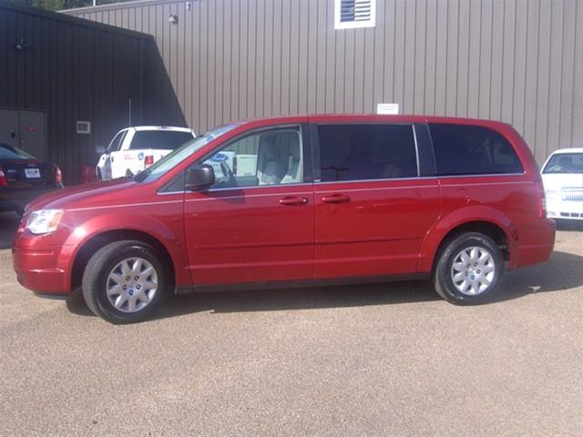 Chrysler Town and Country 2009 photo 2