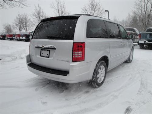 Chrysler Town and Country 2009 photo 3