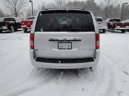 Chrysler Town and Country 2009 photo 4