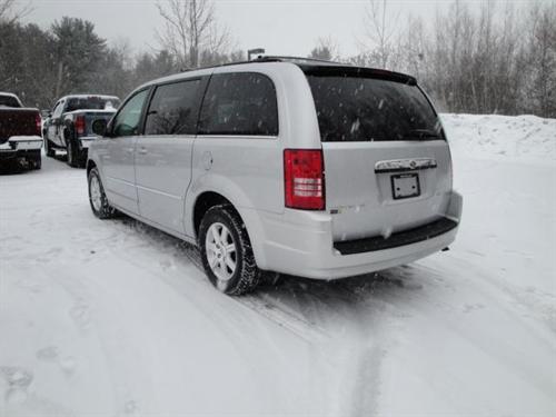 Chrysler Town and Country 2009 photo 5