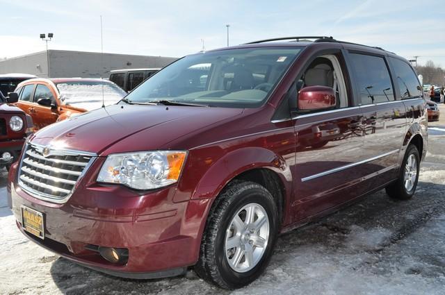 Chrysler Town and Country 2009 photo 1