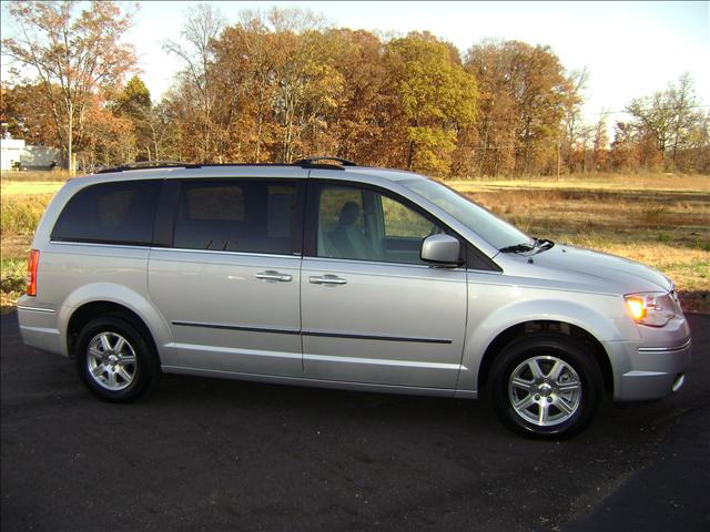 Chrysler Town and Country 3.5 MiniVan