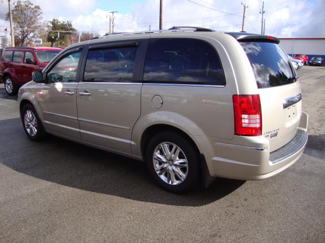 Chrysler Town and Country 2009 photo 1