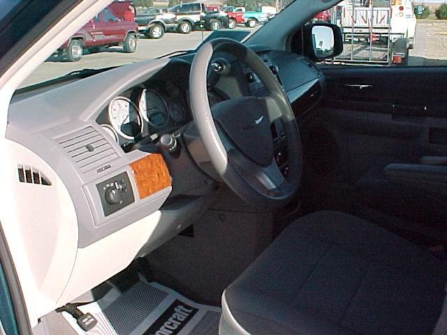 Chrysler Town and Country 2009 photo 1