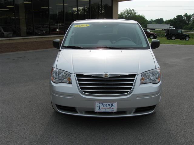 Chrysler Town and Country 2009 photo 1