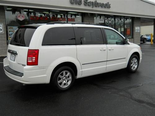 Chrysler Town and Country 2009 photo 3