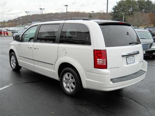 Chrysler Town and Country 2009 photo 4