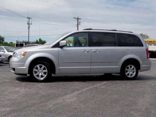 Chrysler Town and Country 2009 photo 1