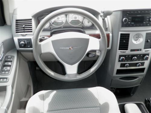 Chrysler Town and Country 2009 photo 5