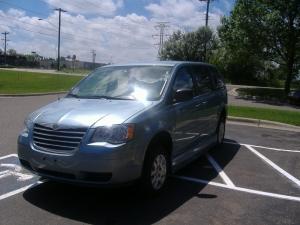 Chrysler Town and Country 2009 photo 2