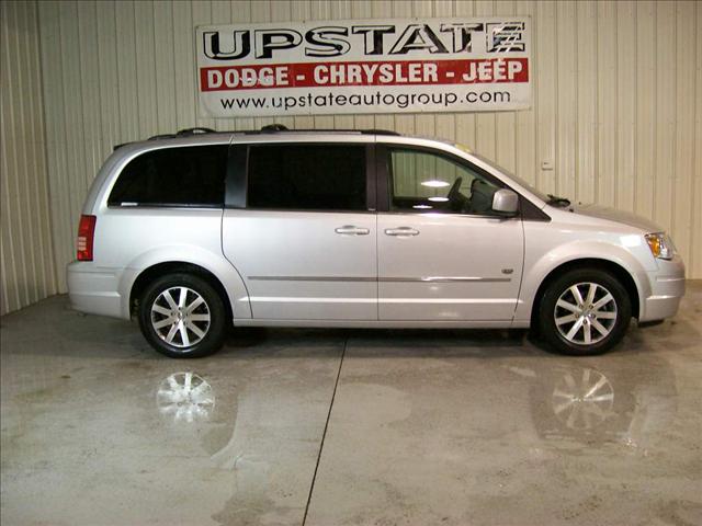 Chrysler Town and Country 2009 photo 1