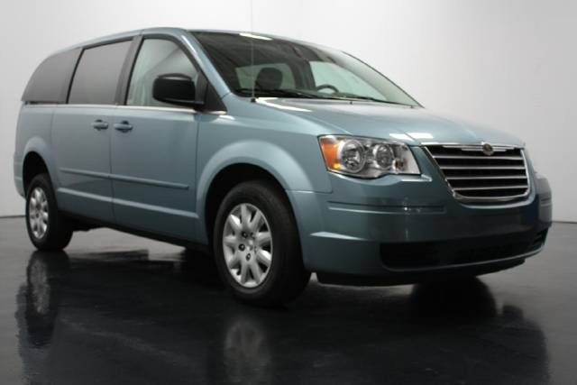 Chrysler Town and Country 2009 photo 1