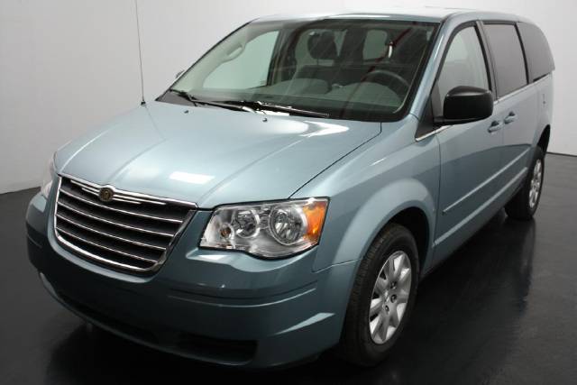 Chrysler Town and Country 2009 photo 4