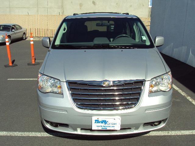 Chrysler Town and Country 2009 photo 1