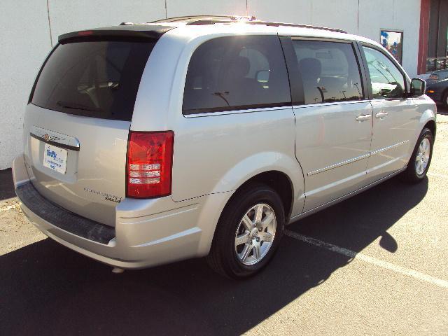 Chrysler Town and Country 2009 photo 3