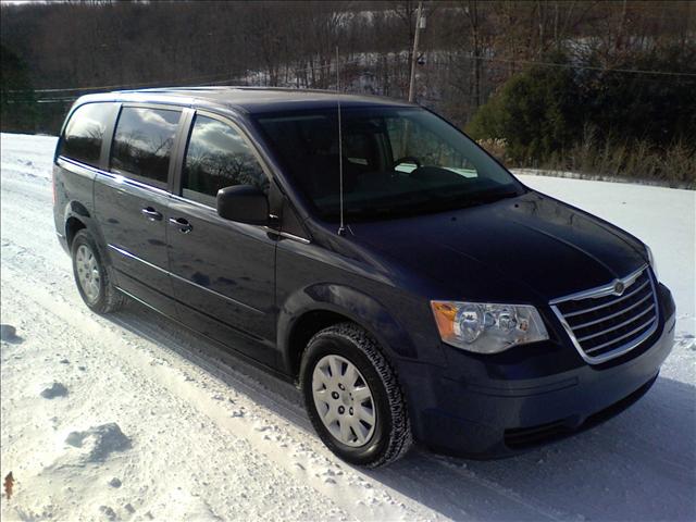 Chrysler Town and Country 2009 photo 1