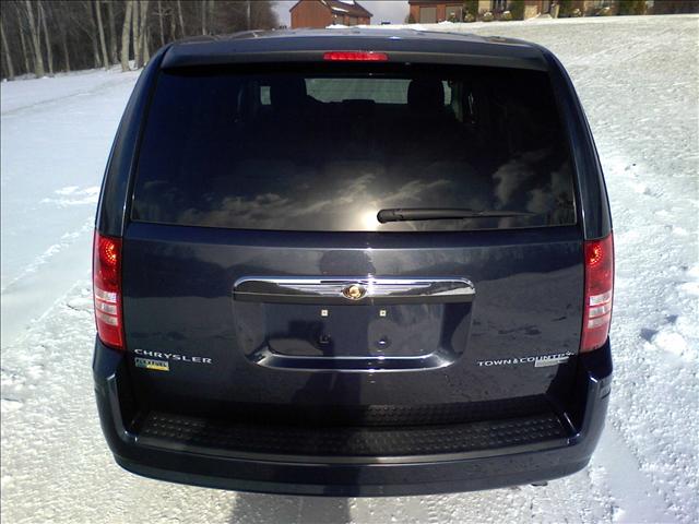 Chrysler Town and Country 2009 photo 3