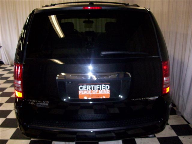 Chrysler Town and Country 2009 photo 4