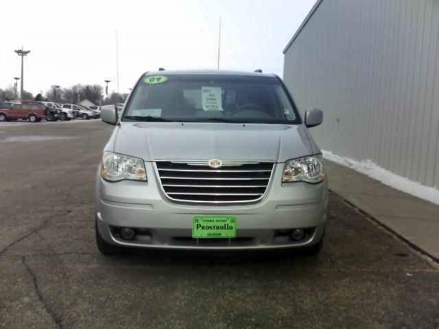 Chrysler Town and Country 3.5 MiniVan