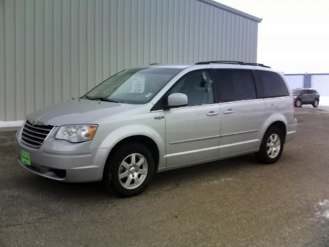 Chrysler Town and Country 2009 photo 1