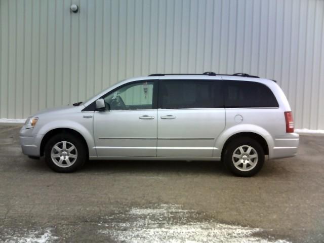 Chrysler Town and Country 2009 photo 4