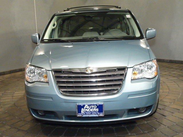 Chrysler Town and Country 2009 photo 1