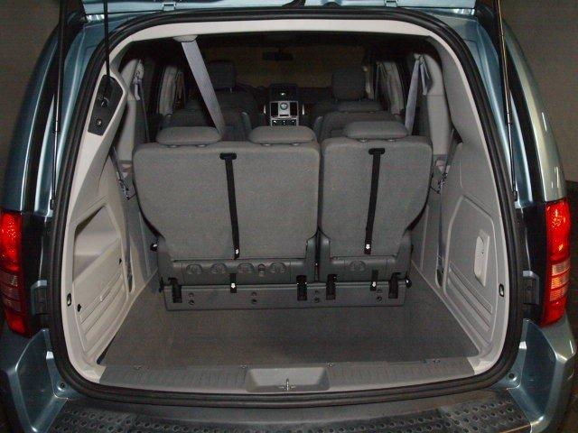 Chrysler Town and Country 2009 photo 4