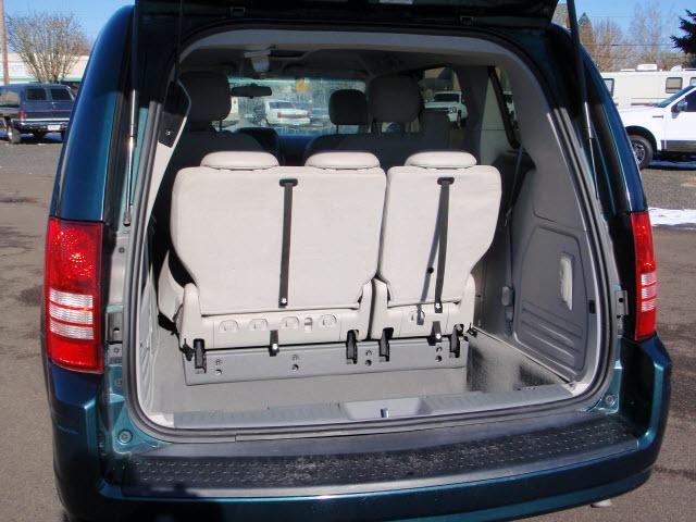 Chrysler Town and Country 2009 photo 4