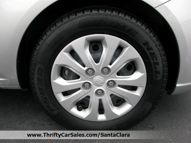 Chrysler Town and Country 2009 photo 2