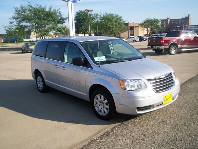 Chrysler Town and Country 2009 photo 3