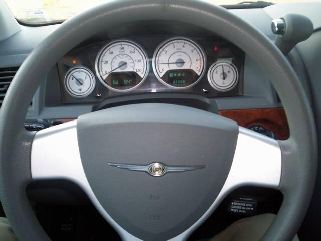 Chrysler Town and Country 2009 photo 4