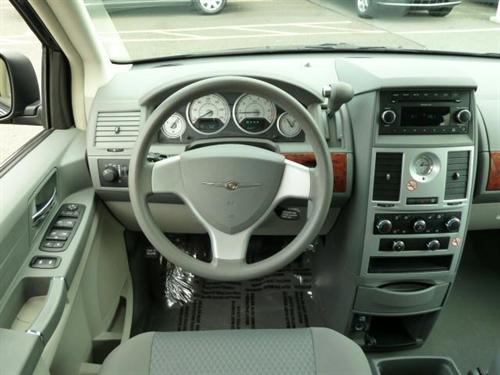 Chrysler Town and Country 2009 photo 4
