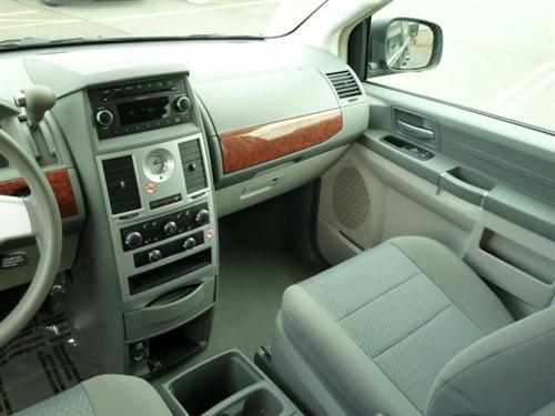 Chrysler Town and Country 2009 photo 5